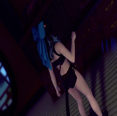 Kiana putting away the precious necklace her parents gave her after Zenos almost broke it.